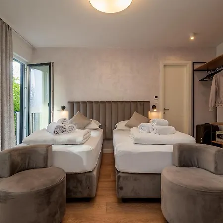 Bed and breakfast Seven Seas 4*