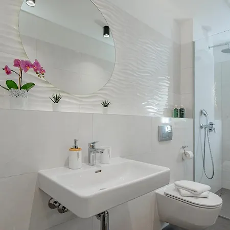 Seven Seas Bed and breakfast 4*