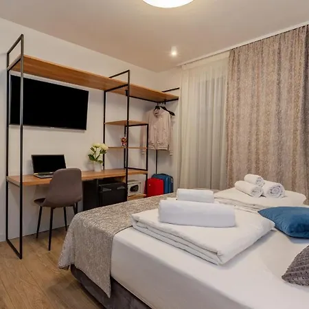 Seven Seas Bed & Breakfast 4*