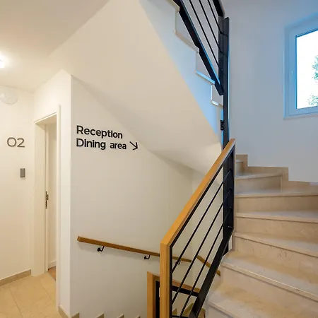 فندق مبيت وإفطار Seven Seas 4*