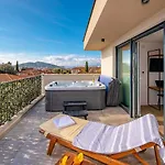 Seven Seas Bed & Breakfast